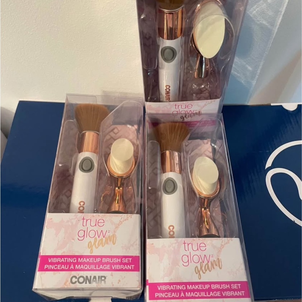 Conair True Glow Vibrating Makeup Brush Set - White and Gold